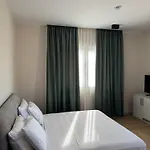 Pauz Hotel *