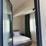 Pauz Hotel *